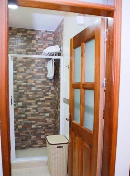 Rosemary Courts Bed And Breakfast Entebbe Buitenkant foto